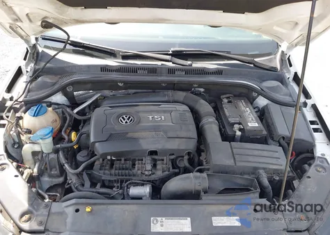 2015 Volkswagen Jetta 1.8T Se z USA, uszkodzony, nr VIN 3VWD17AJ0FM335969